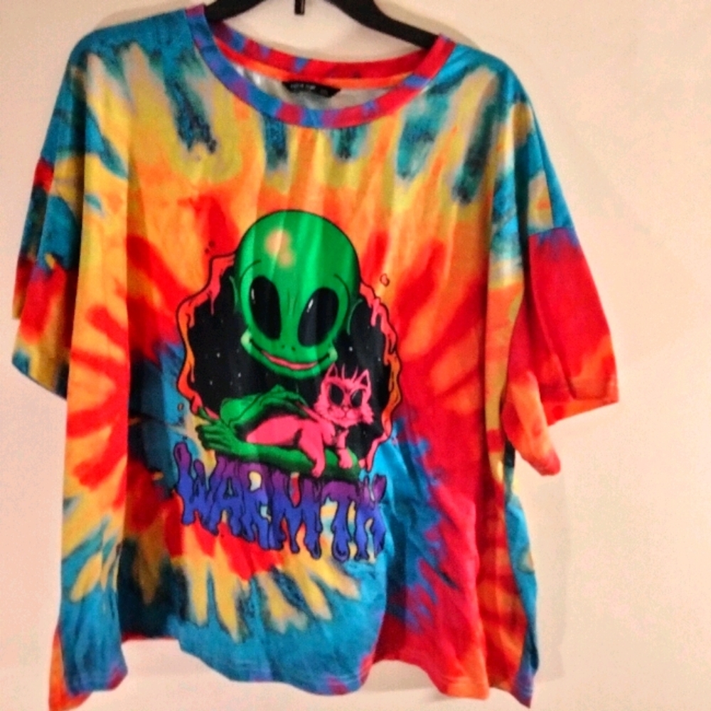 TieDye tshirt with alien and cat